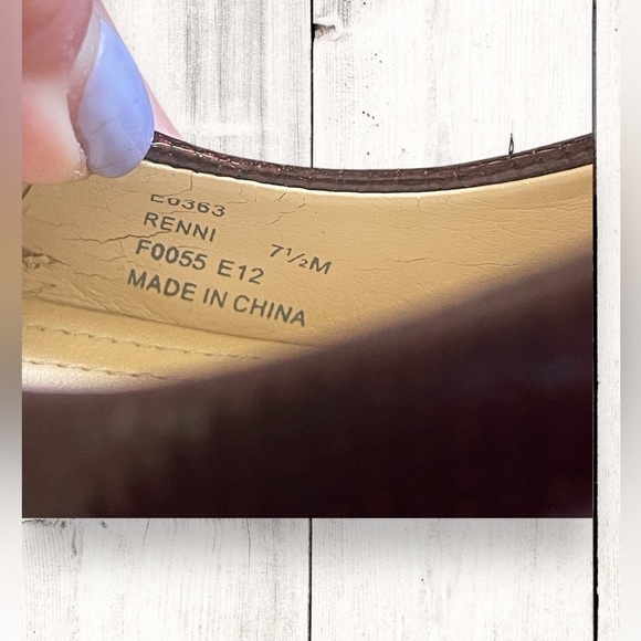 Calvin Klein Renni Snakeskin Burgundy Pump Heels Almond Round Toe Size 7.5 - Picture 6 of 8